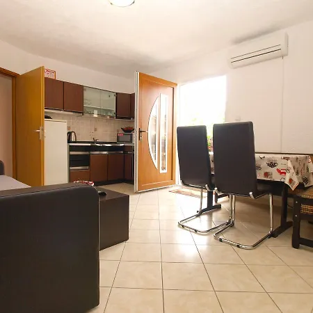 Mirko 647 Apartment
