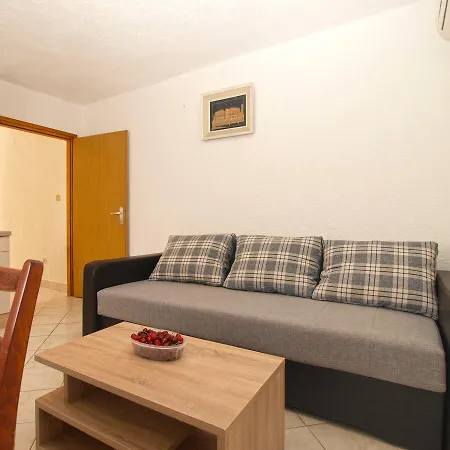 Mirko 647 Apartman Póla