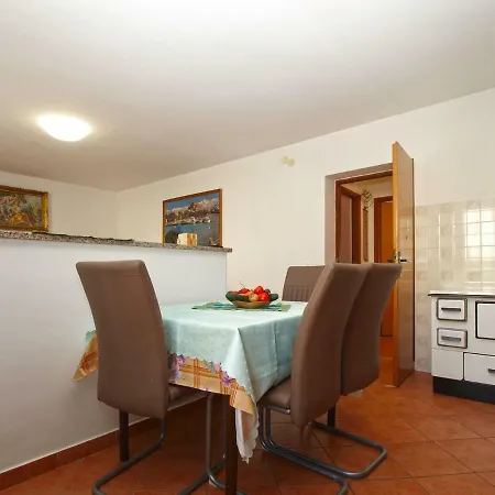 Mirko 647 Apartman *