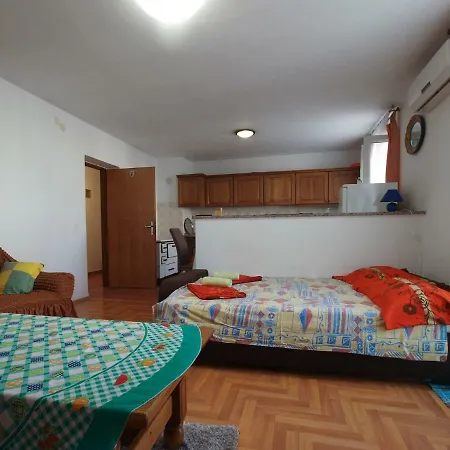 Mirko 647 Apartman *