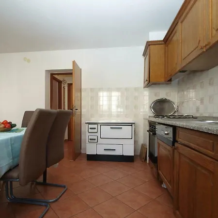 Mirko 647 Apartman Póla